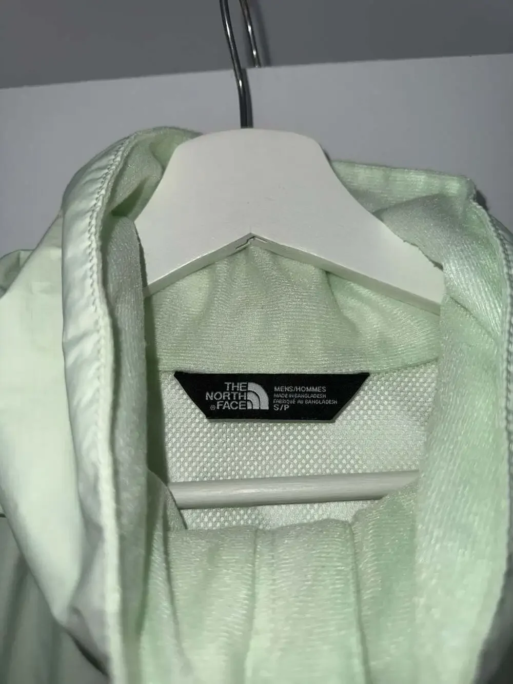 The North Face Men's Size S/P Light Green Hooded Windbreaker Jacket